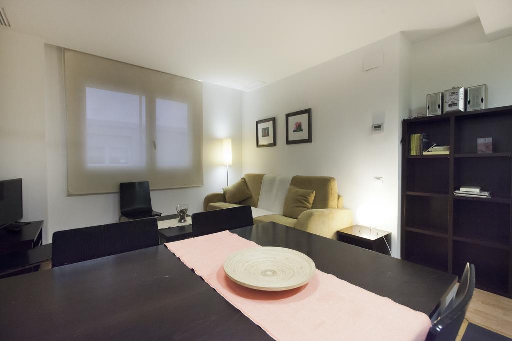 Apartaments Travessera-Parc Gueell Barcelona Bagian luar foto