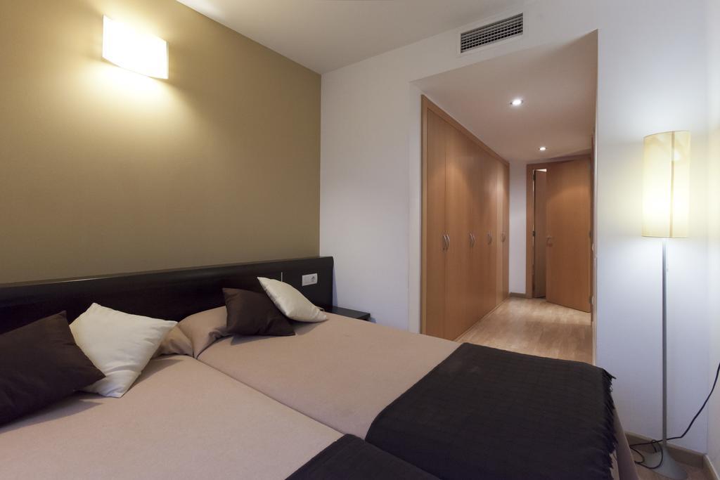 Apartaments Travessera-Parc Gueell Barcelona Bagian luar foto