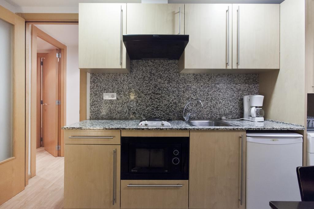 Apartaments Travessera-Parc Gueell Barcelona Bagian luar foto