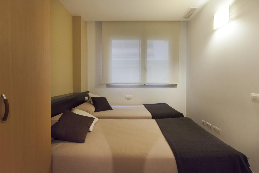 Apartaments Travessera-Parc Gueell Barcelona Bagian luar foto
