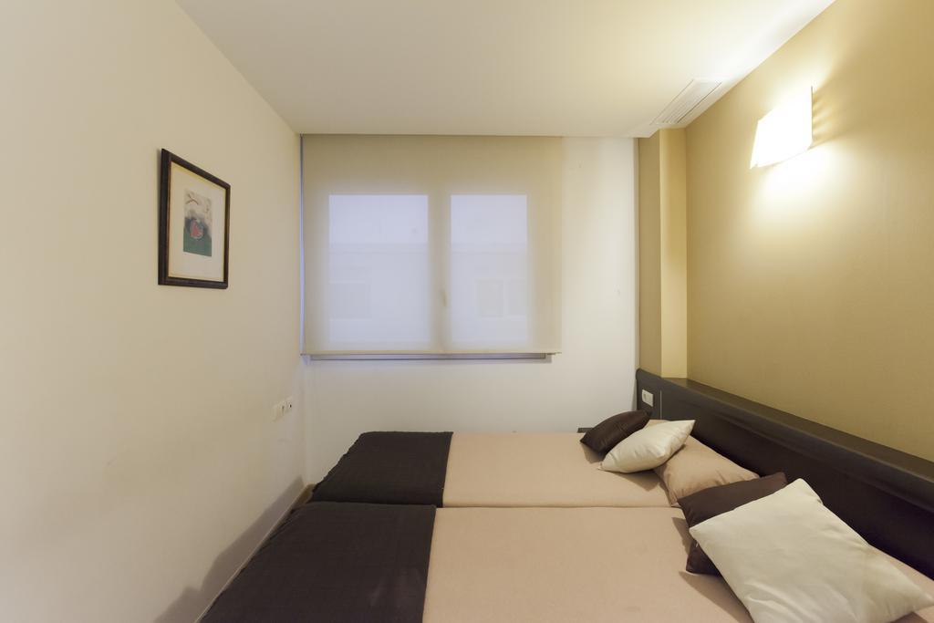 Apartaments Travessera-Parc Gueell Barcelona Bagian luar foto