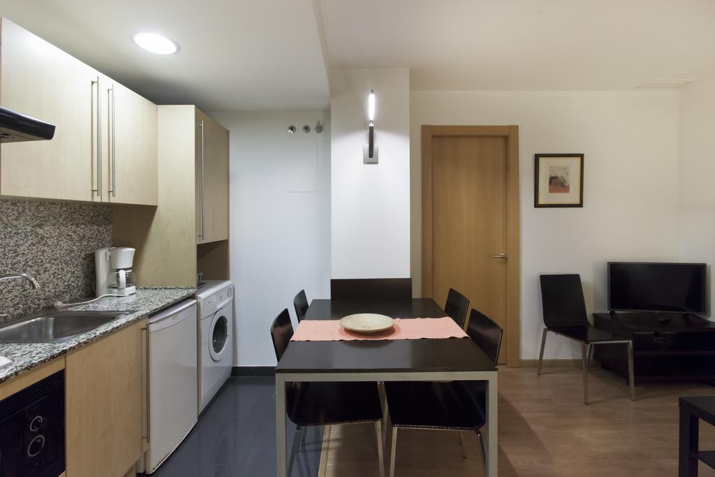 Apartaments Travessera-Parc Gueell Barcelona Bagian luar foto