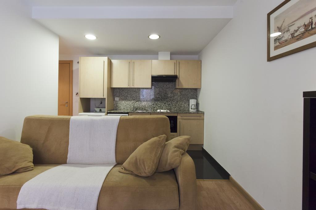 Apartaments Travessera-Parc Gueell Barcelona Bagian luar foto