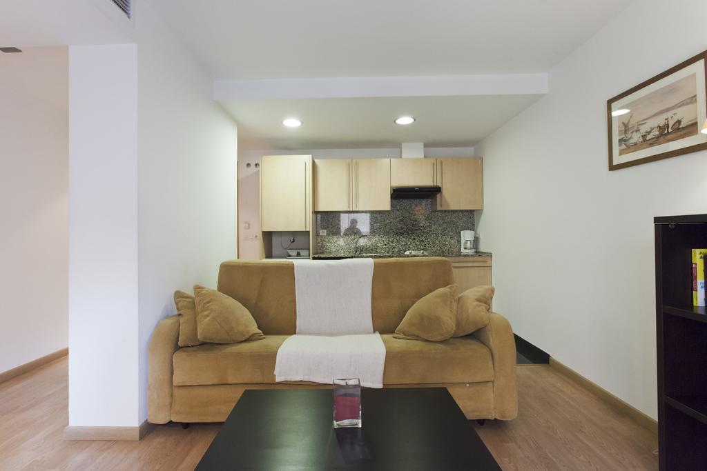 Apartaments Travessera-Parc Gueell Barcelona Bagian luar foto