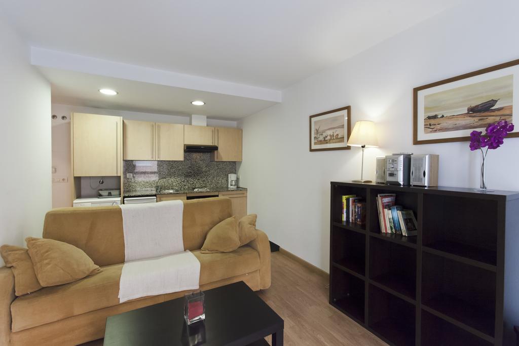 Apartaments Travessera-Parc Gueell Barcelona Bagian luar foto