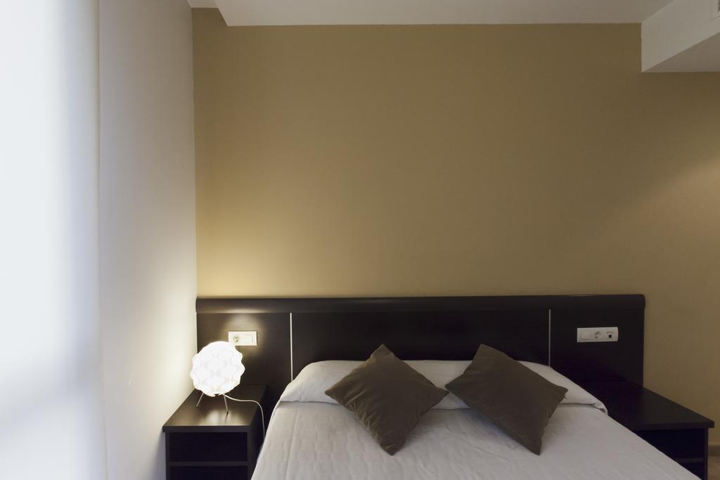 Apartaments Travessera-Parc Gueell Barcelona Bagian luar foto