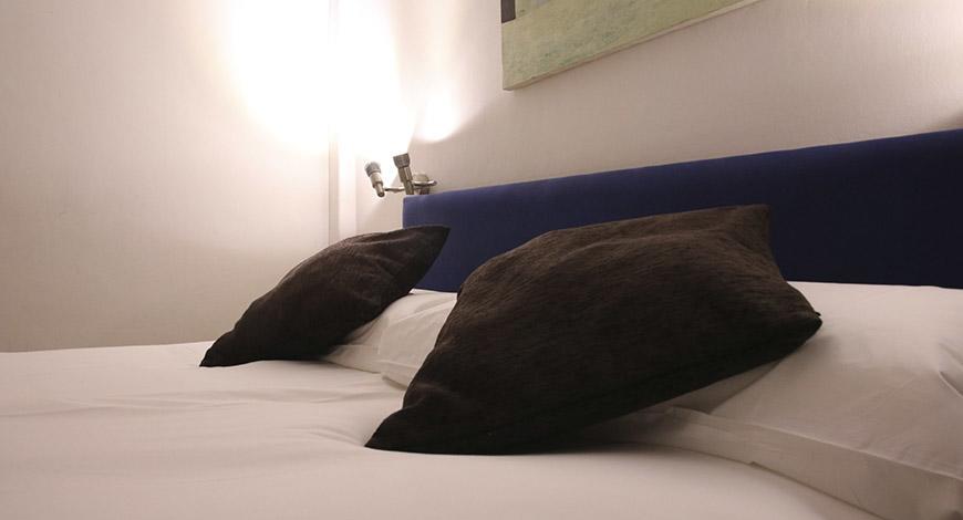 Apartaments Travessera-Parc Gueell Barcelona Bagian luar foto